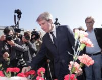 Garrido asiste al homenaje a las víctimas del 11-M en la estación de Atocha