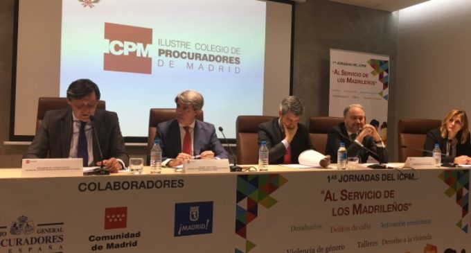 Garrido destaca el papel de los procuradores como garantes del ciudadano en los procesos judiciales