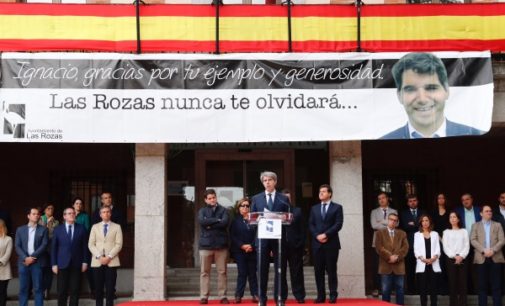 Garrido en el homenaje a Ignacio Echeverría, organizado por el Ayuntamiento de Las Rozas