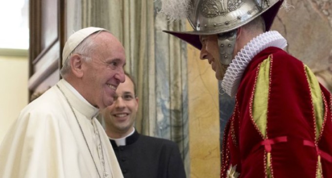 Francisco: “Ser guardias suizos es una ocasión para crecer en la fe”