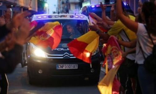 Movilización ciudadana para que Marlaska condecore a los agentes desplazados a Cataluña durante el golpe de Estado
