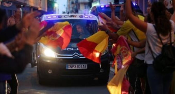 Movilización ciudadana para que Marlaska condecore a los agentes desplazados a Cataluña durante el golpe de Estado