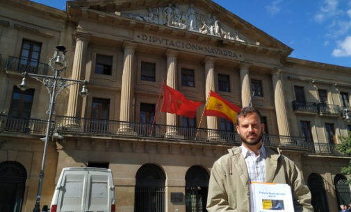 HazteOir.org entrega a Chivite más de 30.000 firmas en apoyo a la Guardia Civil de Navarra