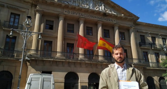HazteOir.org entrega a Chivite más de 30.000 firmas en apoyo a la Guardia Civil de Navarra