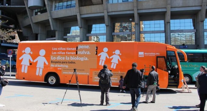 El nuevo #ElBusDeLaLibertad de HazteOir.org parte para Barcelona
