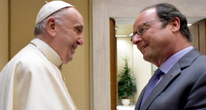 Encuentro entre Francisco y Hollande, tras el asesinato del sacerdote en Normandía