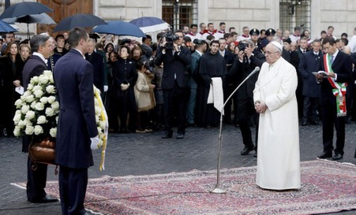 Homenaje a la Inmaculada: Vengo en nombre de las familias, de los ancianos, de los presos, de los que han llegado de tierras lejanas