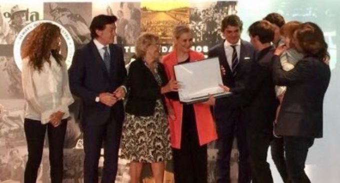 Cifuentes participa en el homenaje a Ángel Nieto