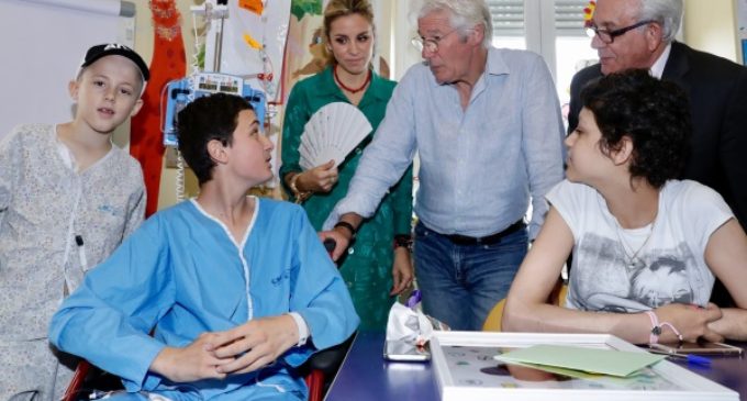 El parque de El Retiro entra en los pasillos y salas del Hospital Infantil Niño Jesús