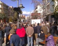 Vecinos de Majadahonda se manifiestan ante el Ayuntamiento y exigen la revisión catastral
