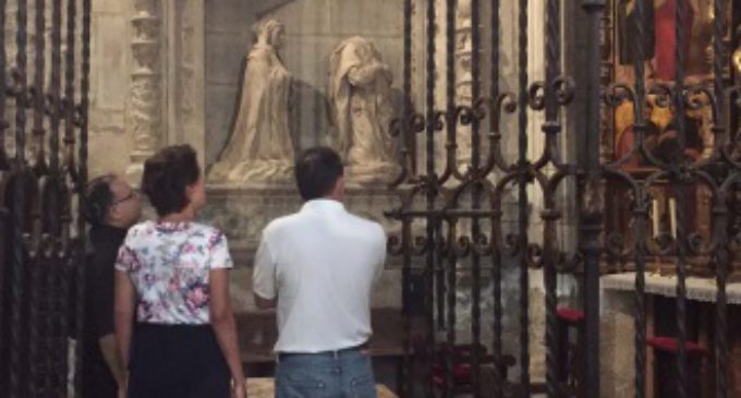 Fernández de Córdova visita la iglesia de Santa María Magdalena de Torrelaguna, declarada BIC