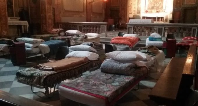 El Vaticano abre una iglesia para que mendigos duerman durante la ola de frío