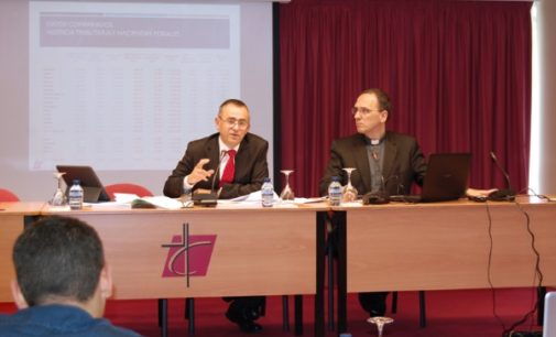 La Iglesia recibe más dinero del IRPF pero menos gente marca la X