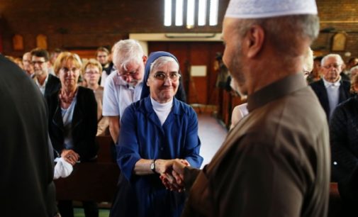 «La Iglesia no es todo el mundo, ni debe serlo»