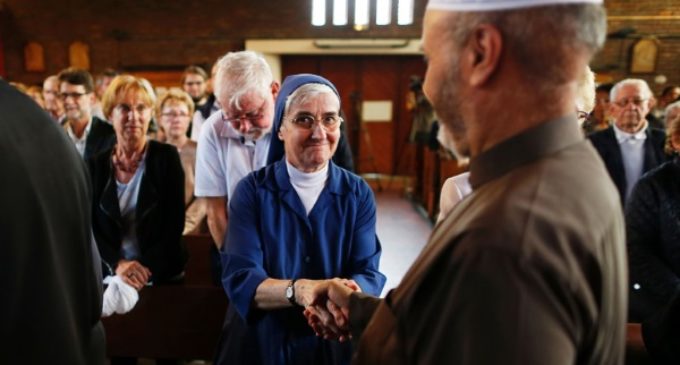 «La Iglesia no es todo el mundo, ni debe serlo»