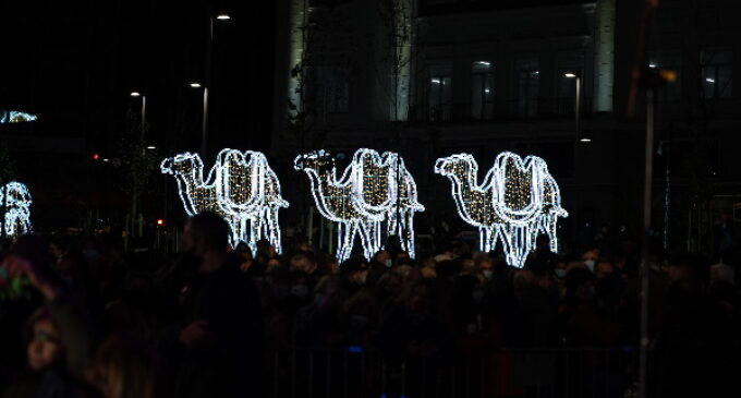 Madrid se viste de Navidad con el encendido de las luces de la reactivación