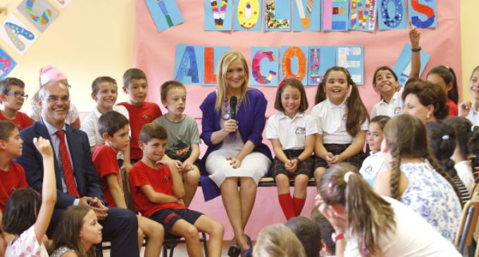 Cifuentes inaugura el curso escolar 2016/2017 con récord de becas y más profesores