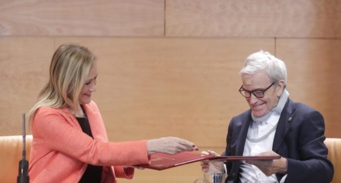 Cifuentes firma un convenio con la Fundación Francisco Luzón para seguir avanzando en la investigación de la ELA