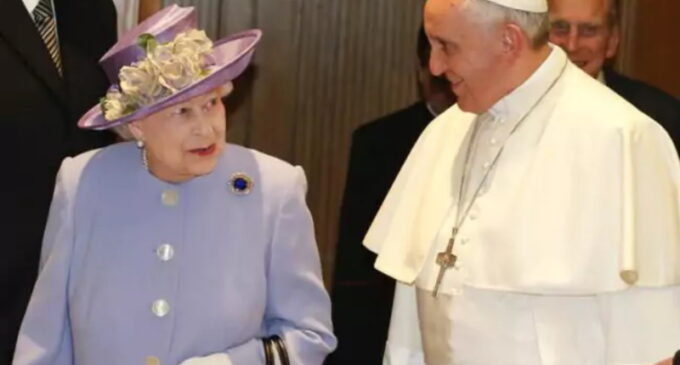 Isabel II y la amistad con los Papas