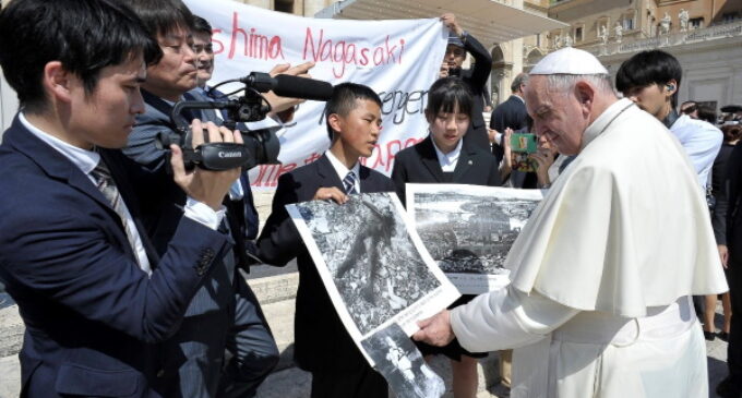 Japón: Francisco denuncia que “usar la energía atómica para la guerra es inmoral”