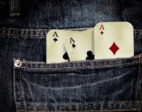 Jugar a perder ocultando naipes de la baraja