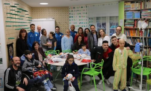 La Comunidad acerca el Fútbol Sala a los niños ingresados en el Niño Jesús