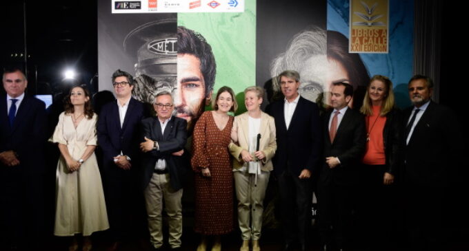 La Comunidad acerca la literatura a los viajeros del transporte público madrileño con ‘Libros a la calle’