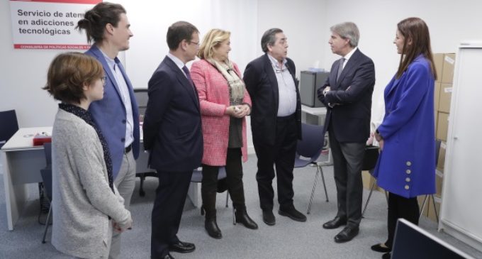 La Comunidad atiende a 1.707 familias por la adicción de adolescentes a las redes sociales y videojuegos