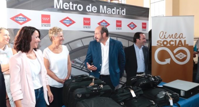 La Comunidad cede material informático a personas con discapacidad y en riesgo de exclusión dentro de la línea social de Metro