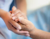La Comunidad de Madrid abre este mes el Servicio de Atención y Apoyo a las Familias en las residencias de mayores