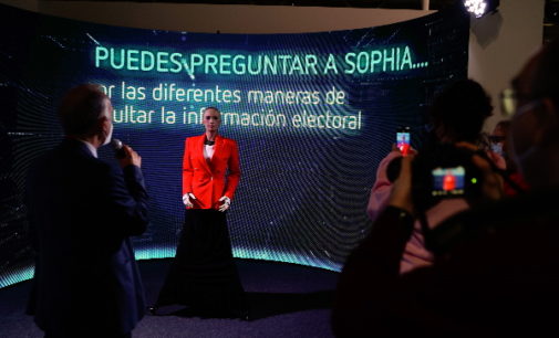 La Comunidad de Madrid aplica la inteligencia artificial por primera vez en un proceso electoral a través del robot Sophia