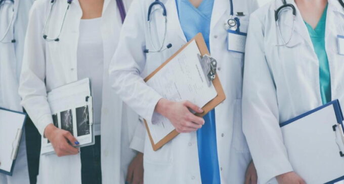 La Comunidad de Madrid aprueba con el respaldo de los sindicatos hacer fijos a más de 1.600 médicos con las condiciones que permite la Ley de Temporalidad