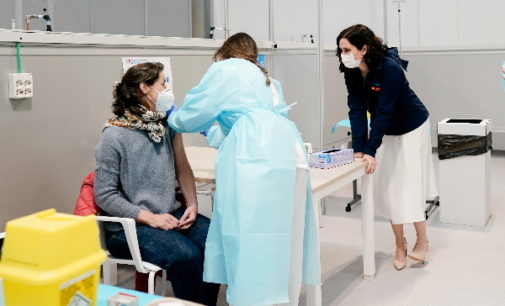 La Comunidad de Madrid comienza a vacunar este jueves a los mayores de 80 años en los centros de salud
