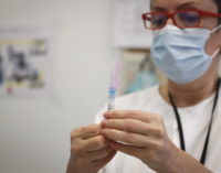 La Comunidad comienza a vacunar frente a la gripe a los grupos de riesgo y remarca su importancia por coincidir con el COVID-19