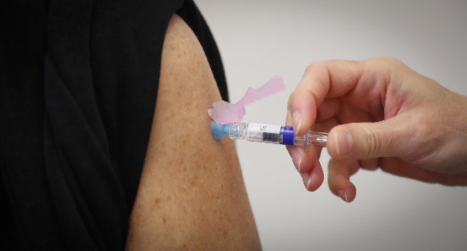 La Comunidad de Madrid vacuna a cerca de medio millón de madrileños frente a la gripe en diez días