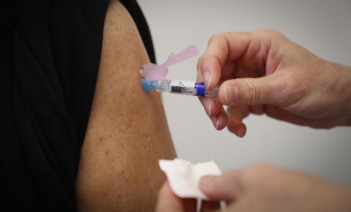 Madrid ha vacunado a cerca de un millón de madrileños frente a la gripe en el primer mes de campaña, un 13% más que el año pasado