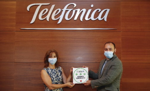 La Comunidad de Madrid entrega el identificativo Garantía Madrid a Telefónica