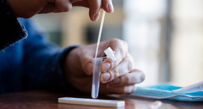 La Comunidad de Madrid entrega hoy más de 1,4 millones de test de antígenos gratuitos en las farmacias