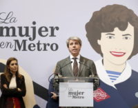La Comunidad de Madrid homenajea a las empleadas de Metro con un libro sobre la figura de la mujer en el suburbano