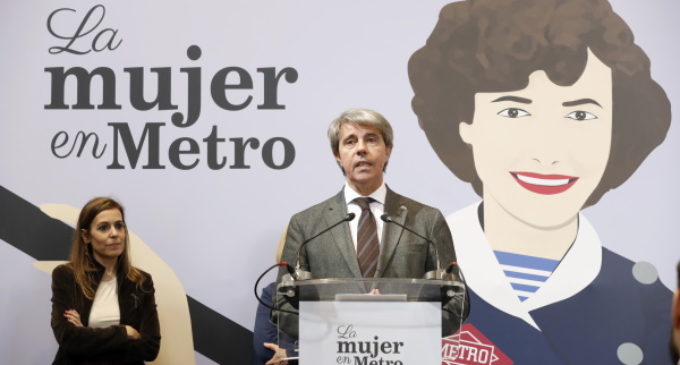 La Comunidad de Madrid homenajea a las empleadas de Metro con un libro sobre la figura de la mujer en el suburbano