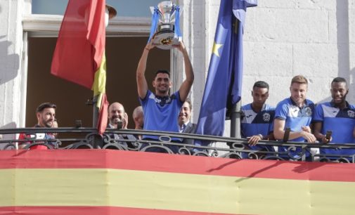 La Comunidad de Madrid homenajea al Fuenlabrada tras su ascenso a la Segunda División del fútbol español