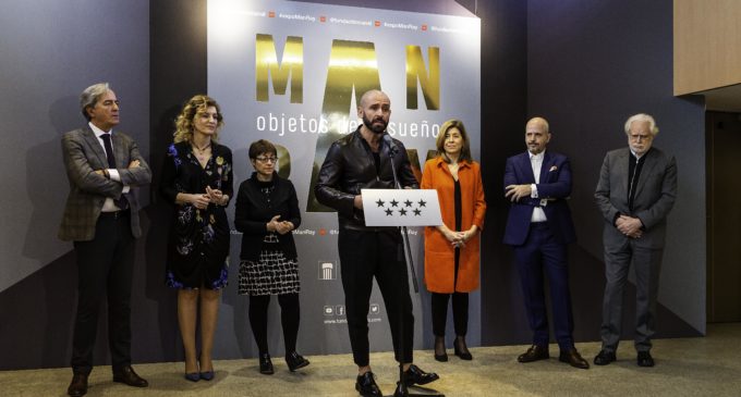 La Comunidad de Madrid muestra el mundo onírico y enigmático de Man Ray, maestro del surrealismo