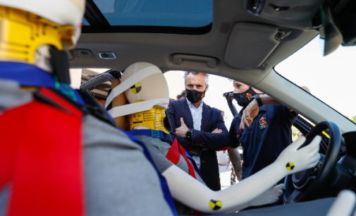 Simulacro de evacuación de un autobús realizado por profesionales del Cuerpo de Bomberos regional