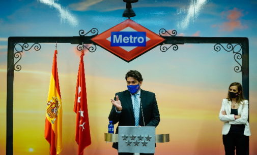El consejero de Vivienda y Administración Local ha asistido a la firma del acuerdo alcanzado por la empresa con los sindicatos hasta finales de 2021
