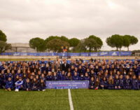 La Comunidad de Madrid rinde homenaje a las mujeres futbolistas en el XXV aniversario del equipo femenino Las Rozas C.F.