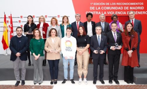 La Comunidad entrega los I Reconocimientos contra la violencia de género que homenajean el compromiso ante esta lacra