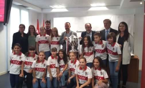 La Comunidad homenajea a la Selección Madrileña de Fútbol Sala Femenino Sub – 12