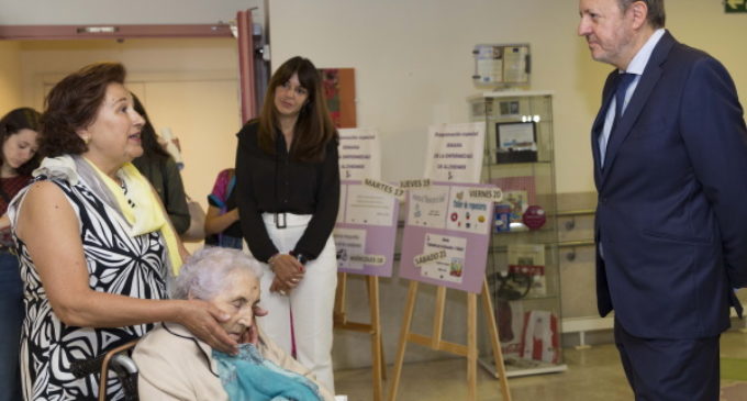 La Comunidad impulsará un plan de formación y apoyo para facilitar la atención a los enfermos de alzhéimer