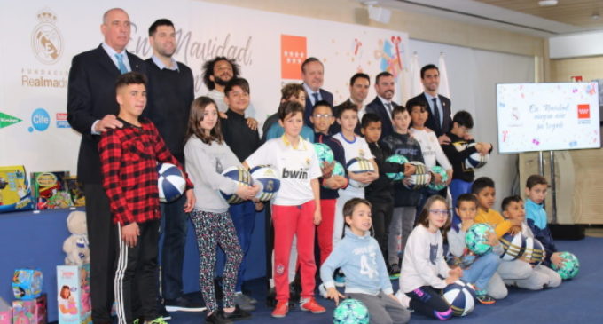 La Comunidad participa en la entrega de regalos de la Fundación Real Madrid a menores tutelados