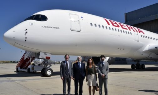 La Comunidad participa en la presentación del Airbus A350, el avión más moderno del mercado